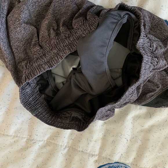 Lululemon Athletica Hotty Hot shorts II 4” size 6 - Picture 9 of 9